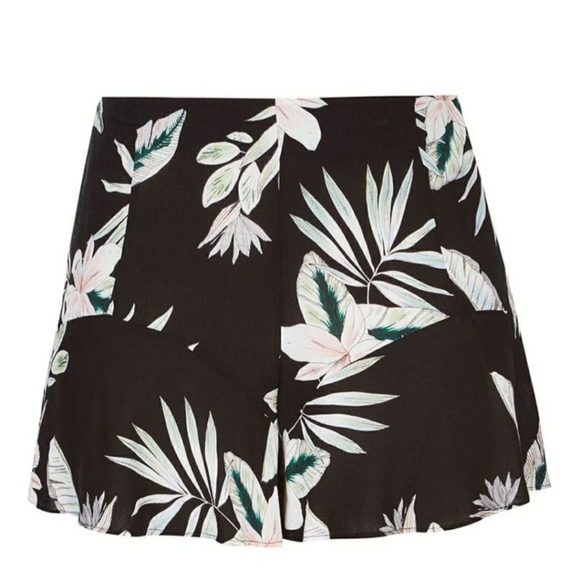 2X HOST PICK!!! CITY CHIC ~ Oahu Orchid Printed Shorts - Picture 4 of 4